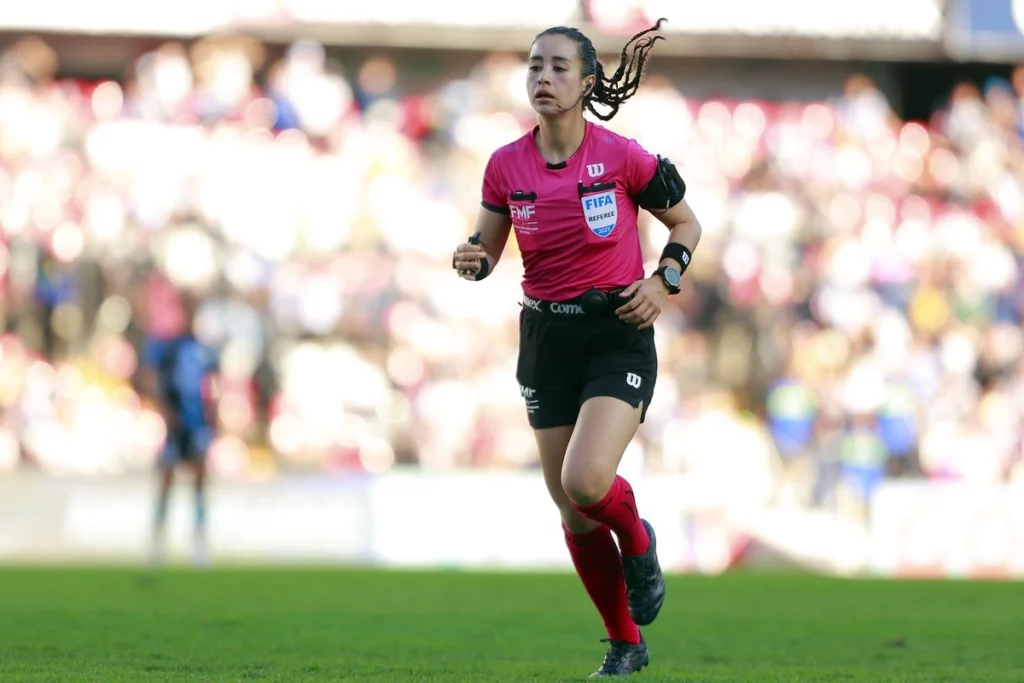Katia Itzel, primera árbitra mexicana en Mundial