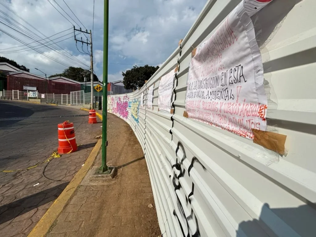 Denuncian obras en barranca protegida por Cablebús