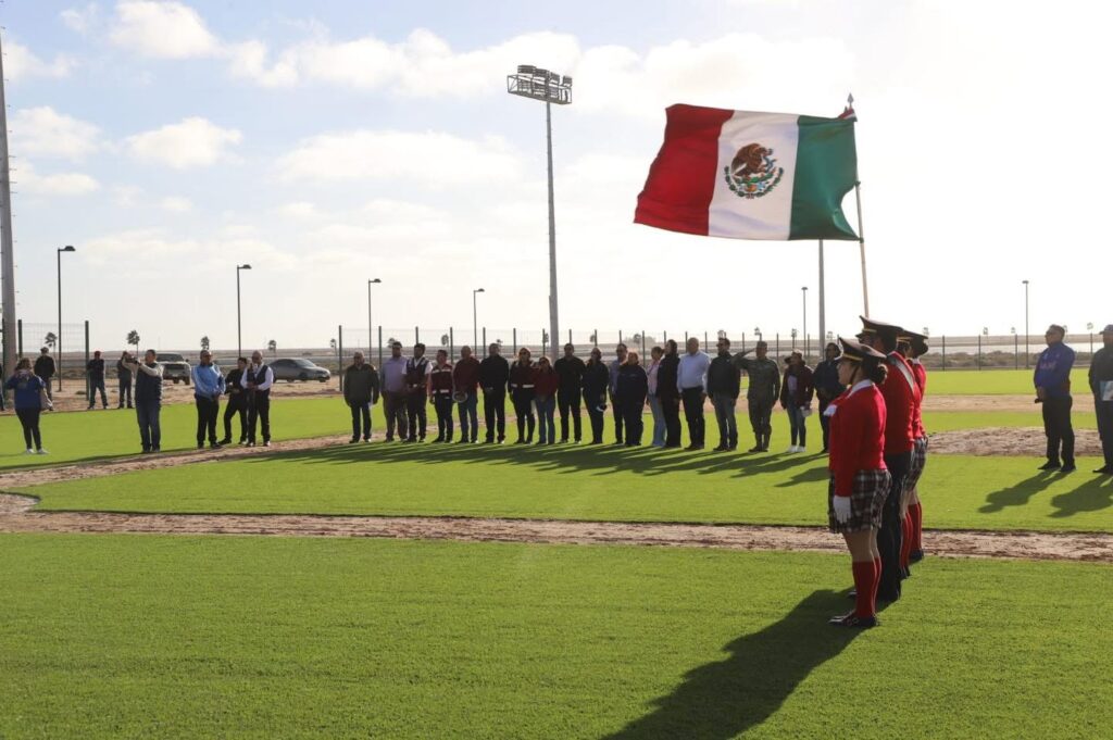 Entregan estadio de béisbol en Guerrero Negro