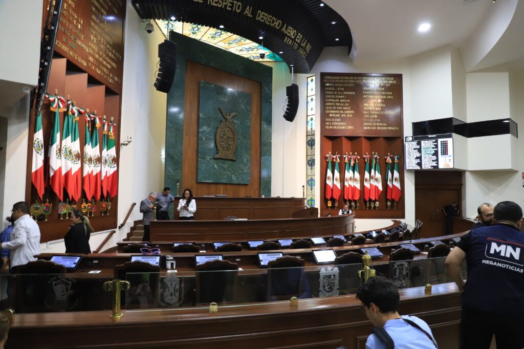 Congreso de Sinaloa aprueba licencia a Rocha Moya