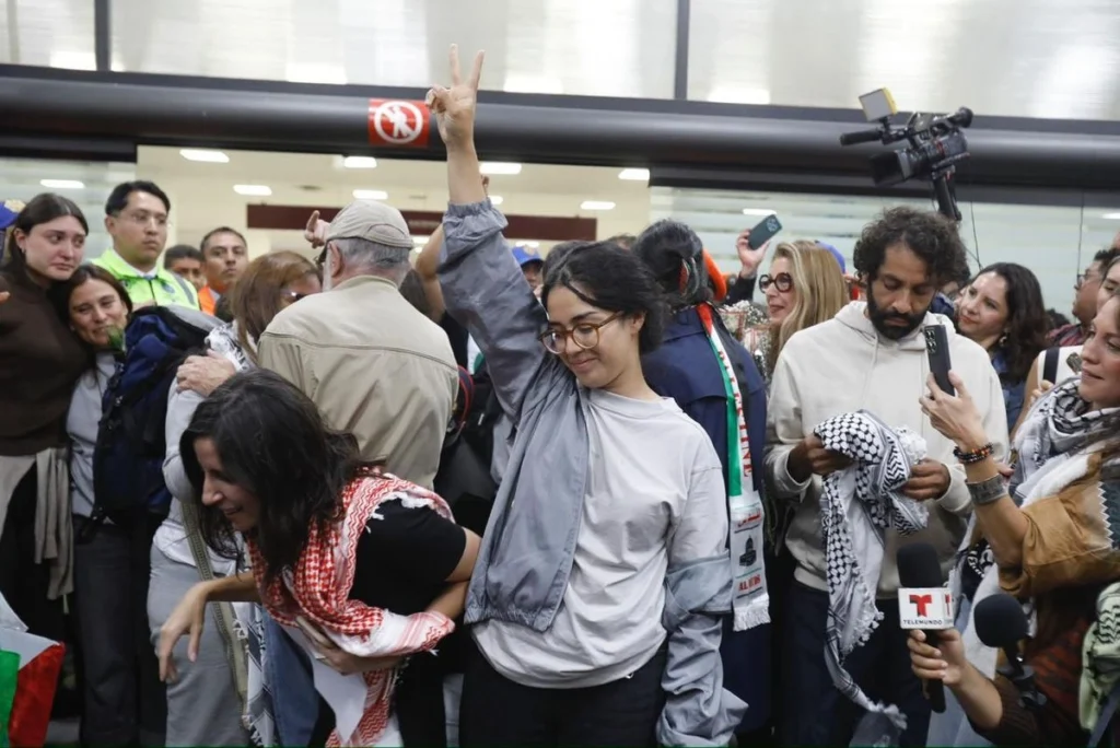 Sheinbaum condena agresión a flotilla humanitaria