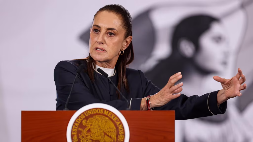 Sheinbaum atribuye críticas de TV Azteca a adeudos fiscales