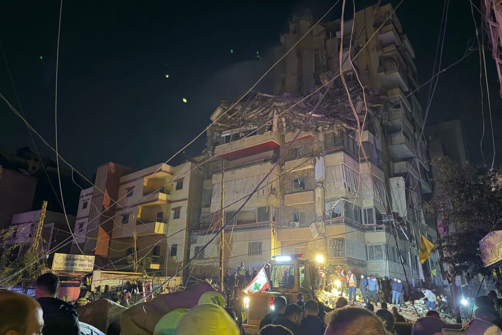 Israel bombardea Beirut y aumenta tensión con Hezbollah