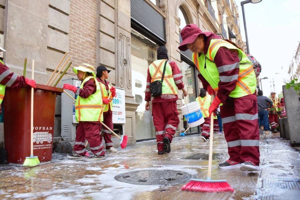 Clara Brugada encabeza tequio en el Centro Histórico
