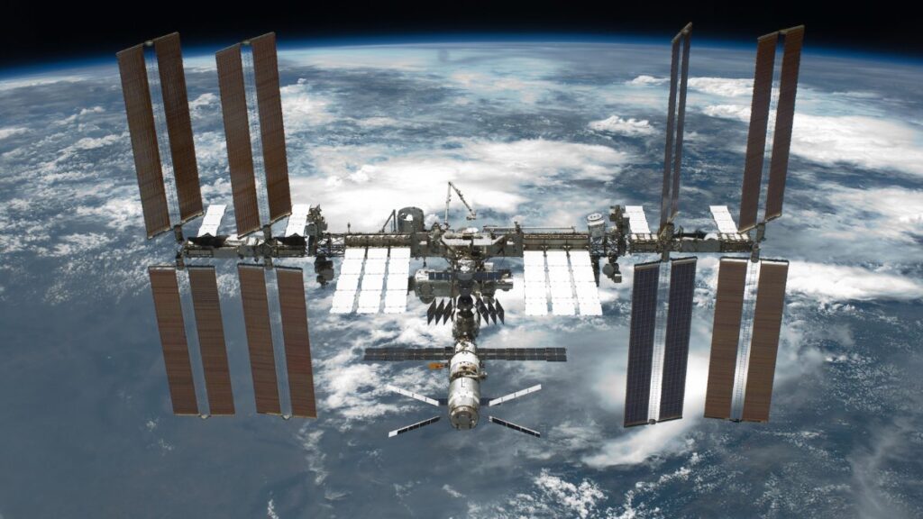 Fuga de aire activa alerta en la Estación Espacial