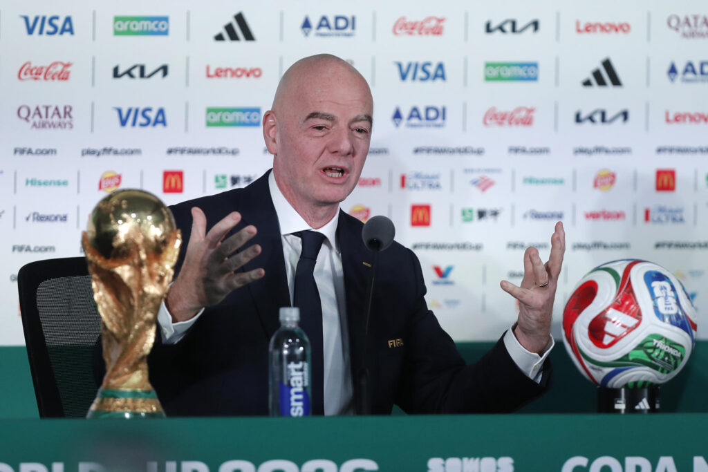 Infantino: el Estadio Azteca está “bendecido”