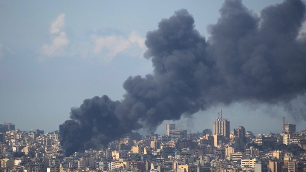 Israel mantiene ataques en Líbano pese a la tregua