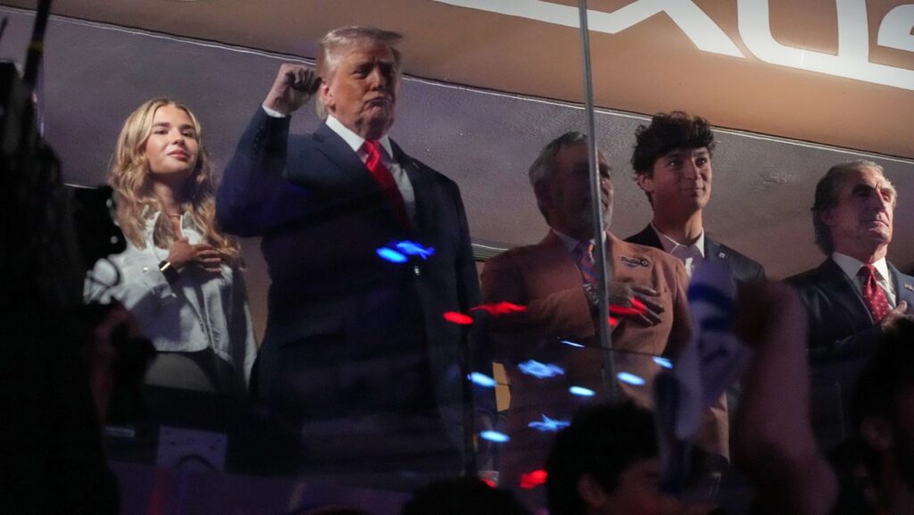 Trump recibe abucheos en juego de los Knicks