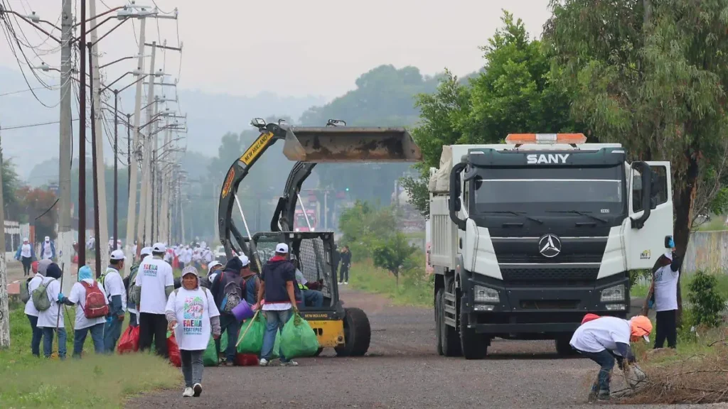 Más de 50 mil personas participan en faena en Ecatepec