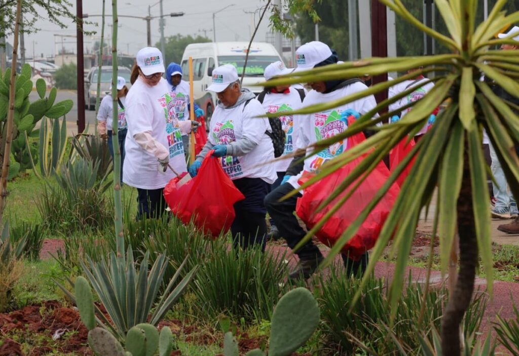 Más de 50 mil personas participan en faena en Ecatepec