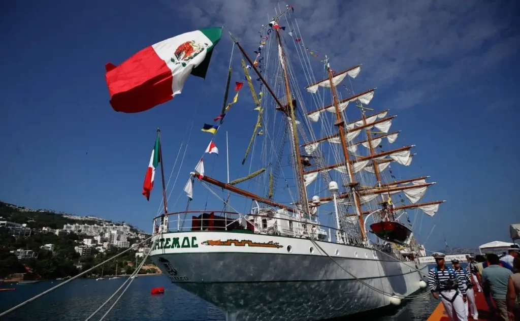 Buque Cuauhtémoc inicia crucero de instrucción de tres meses
