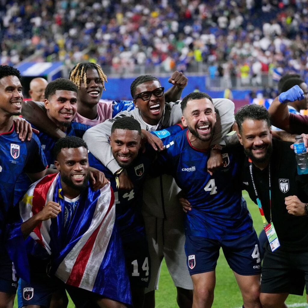 Argentina sufre, pero avanza a octavos del Mundial