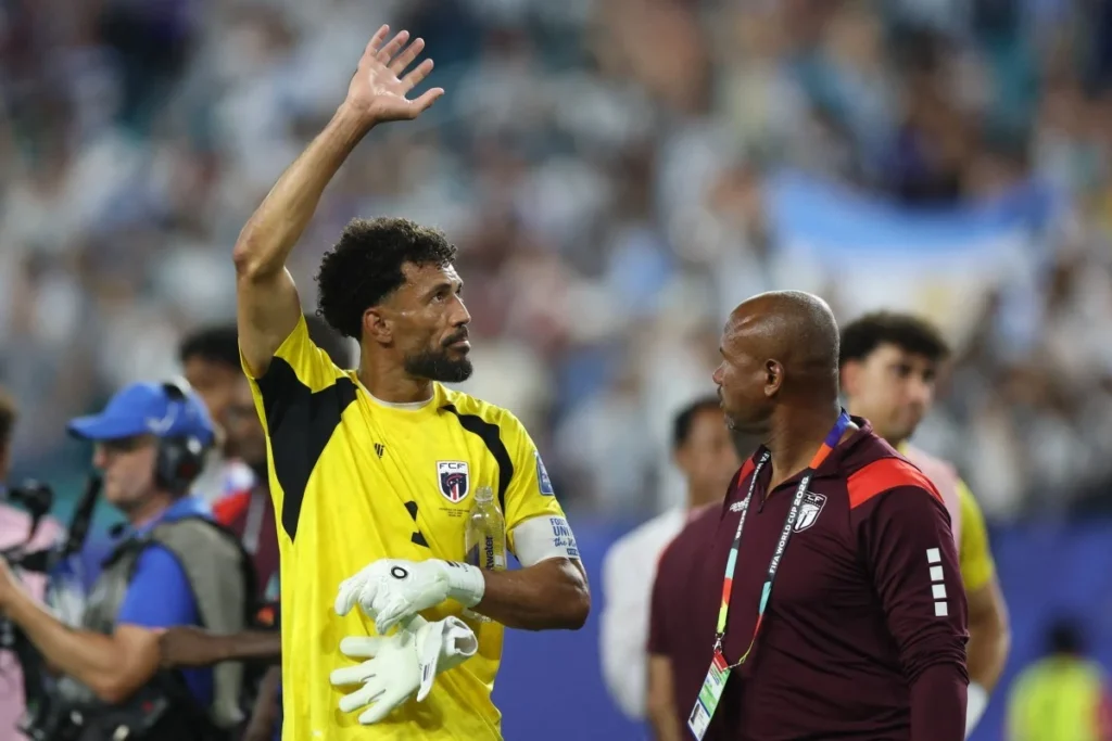 Argentina sufre, pero avanza a octavos del Mundial