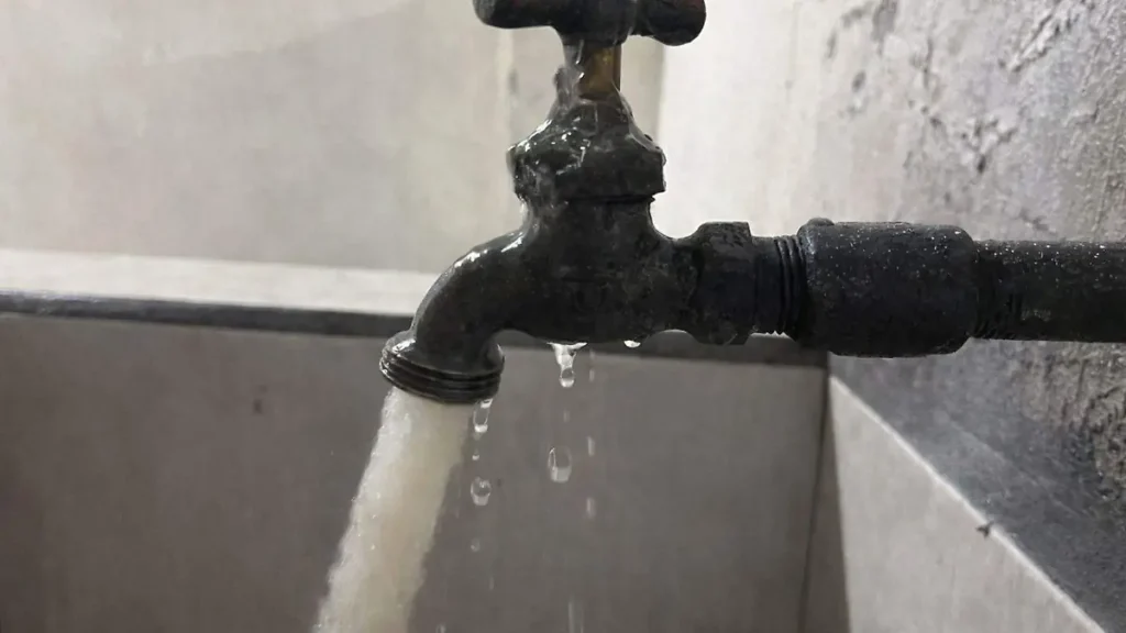 Jalisco aprueba descuento de 80% por agua contaminada