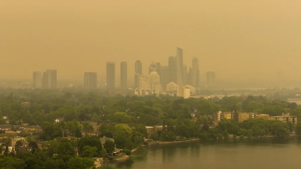 Incendios en Canadá obligan a evacuar comunidad en Ontario