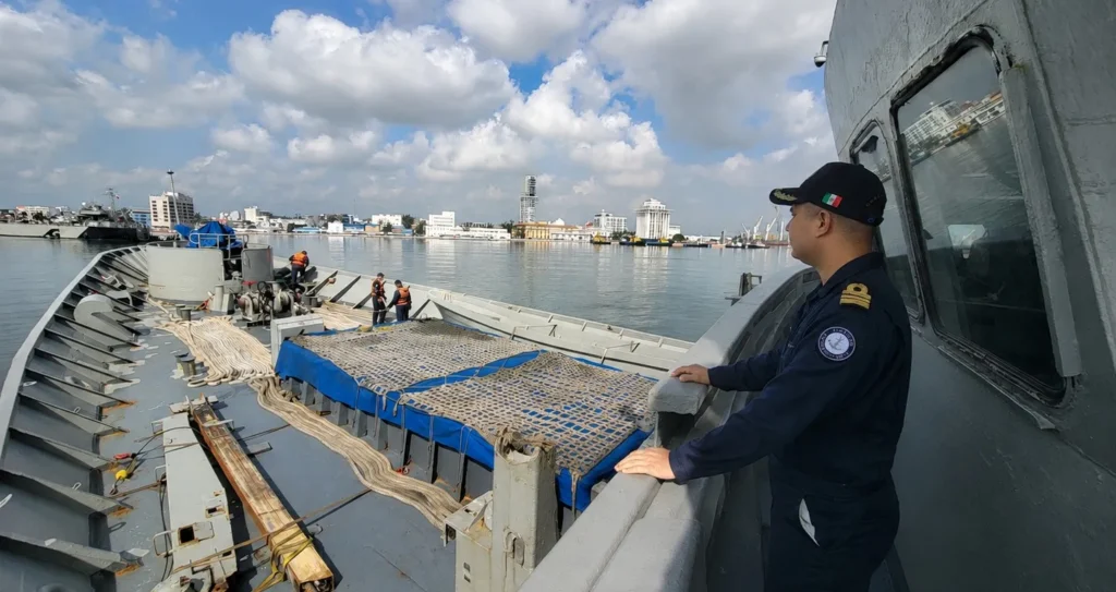 Buques de la Marina regresan tras misión humanitaria en Venezuela