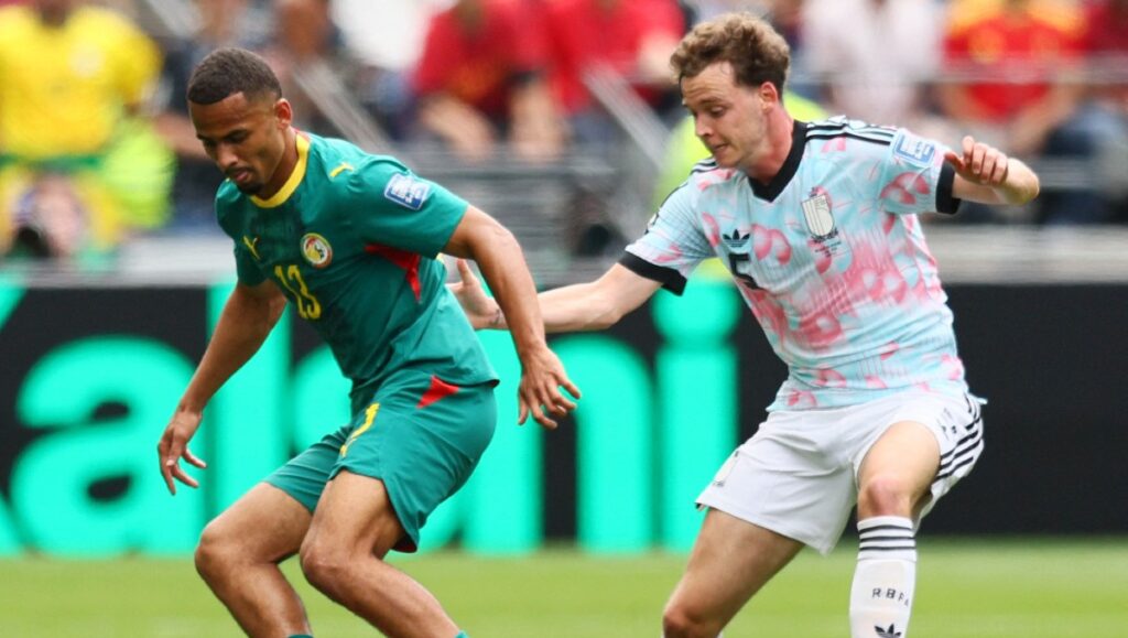 Bélgica remonta a Senegal y avanza a octavos del Mundial