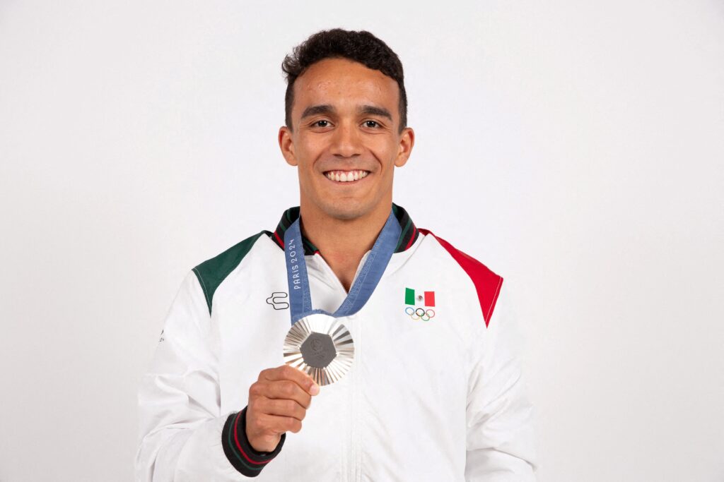 Juan Celaya y Gabriela Rodríguez serán abanderados de México