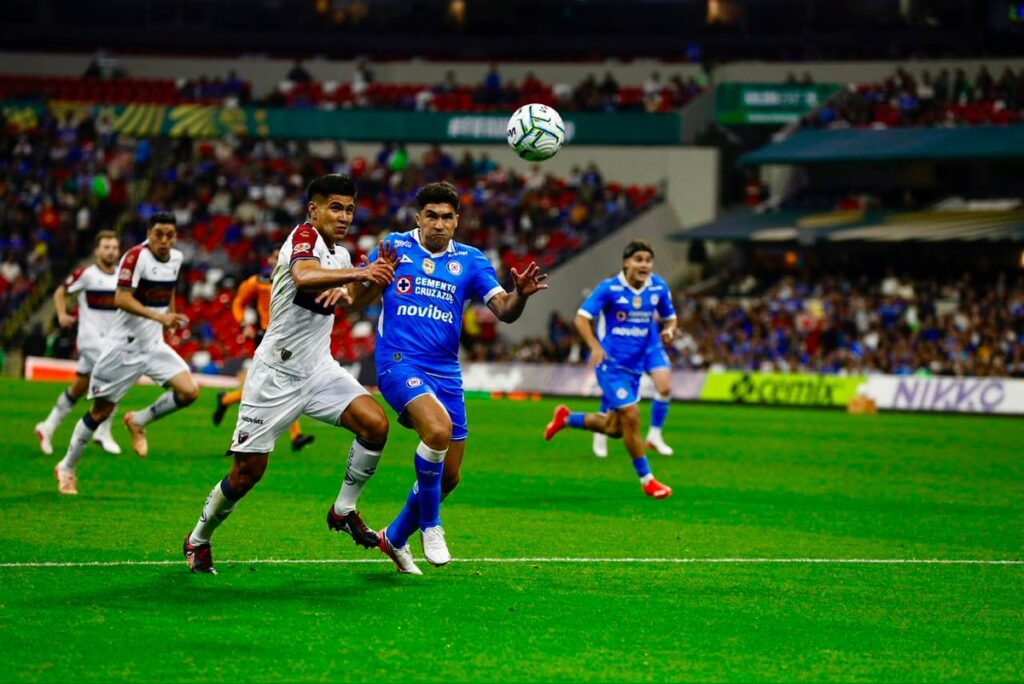 Atlante sorprende y acaba con el invicto de Cruz Azul