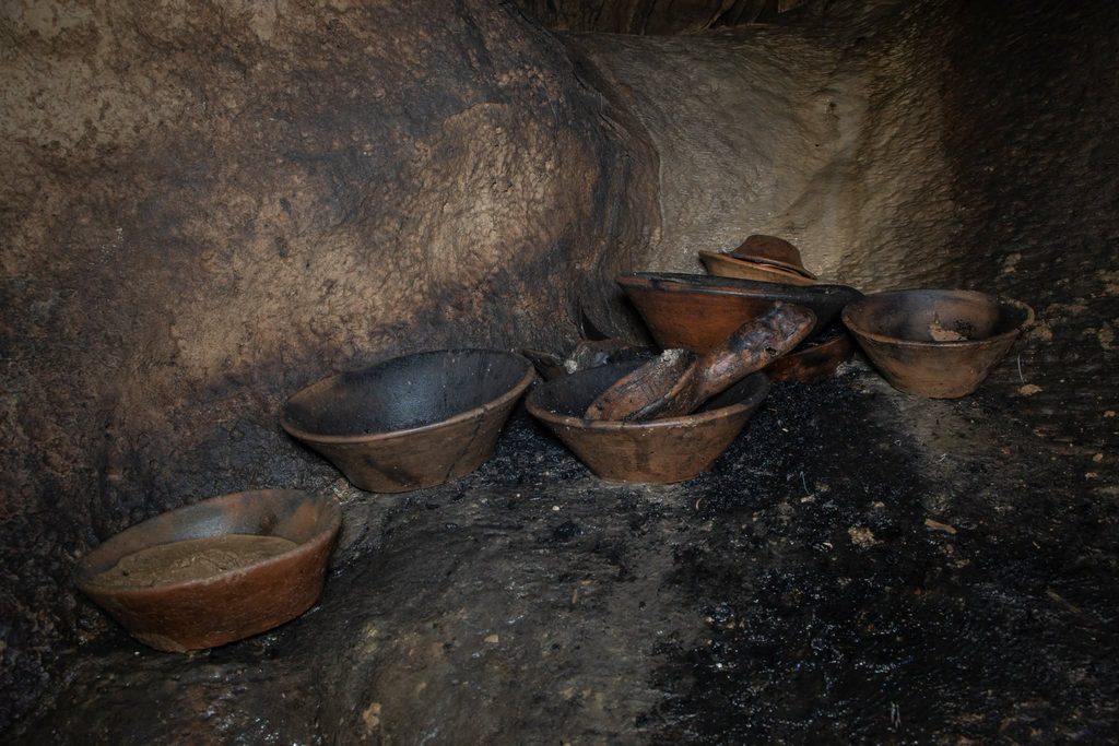 Hallan cueva zoque con 179 piezas prehispánicas en Chiapas