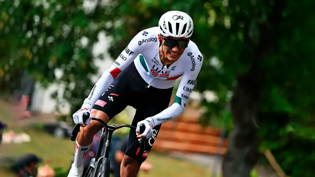 Isaac del Toro gana prólogo de la Vuelta a Alemania