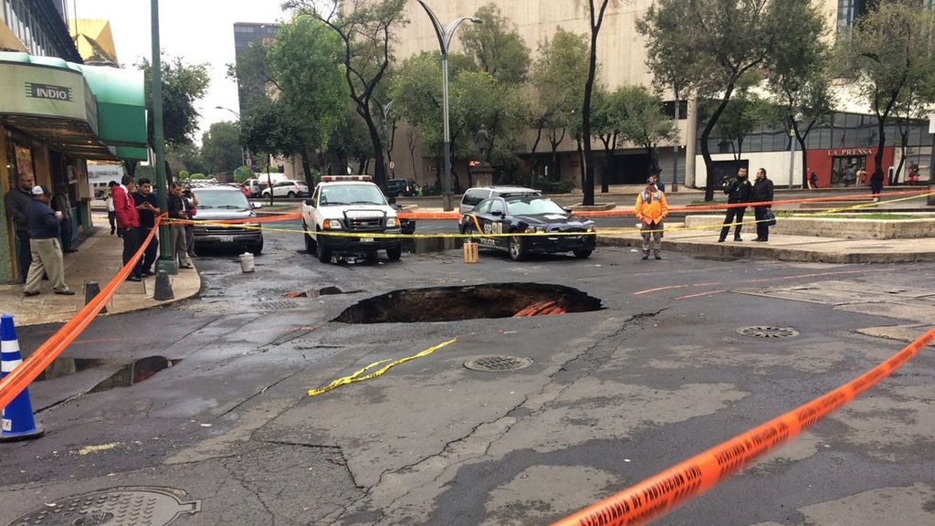 Baches, el principal problema urbano para 83.4% de mexicanos