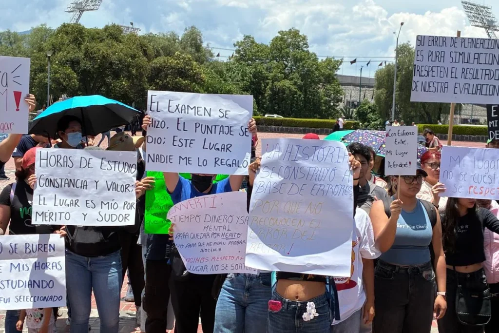 Aspirantes de la UNAM exigen respetar resultados de admisión