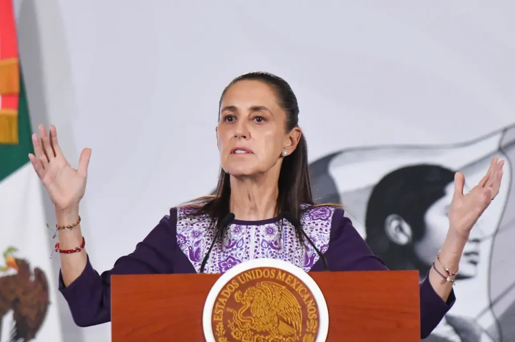 Sheinbaum pide a la UNAM abrir más espacios para jóvenes