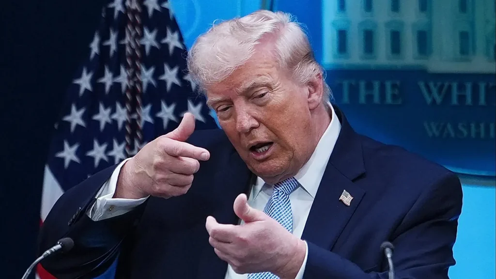 Trump niega diálogo con Irán y afirma que Ormuz está abierto