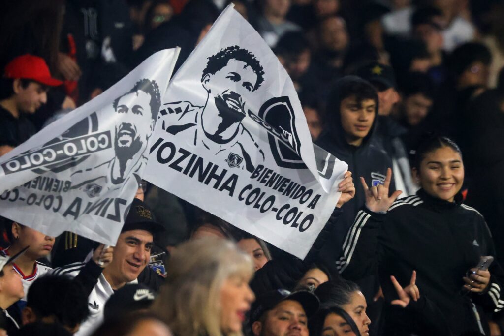 Vozinha desata la euforia en Colo Colo tras su llegada a Chile